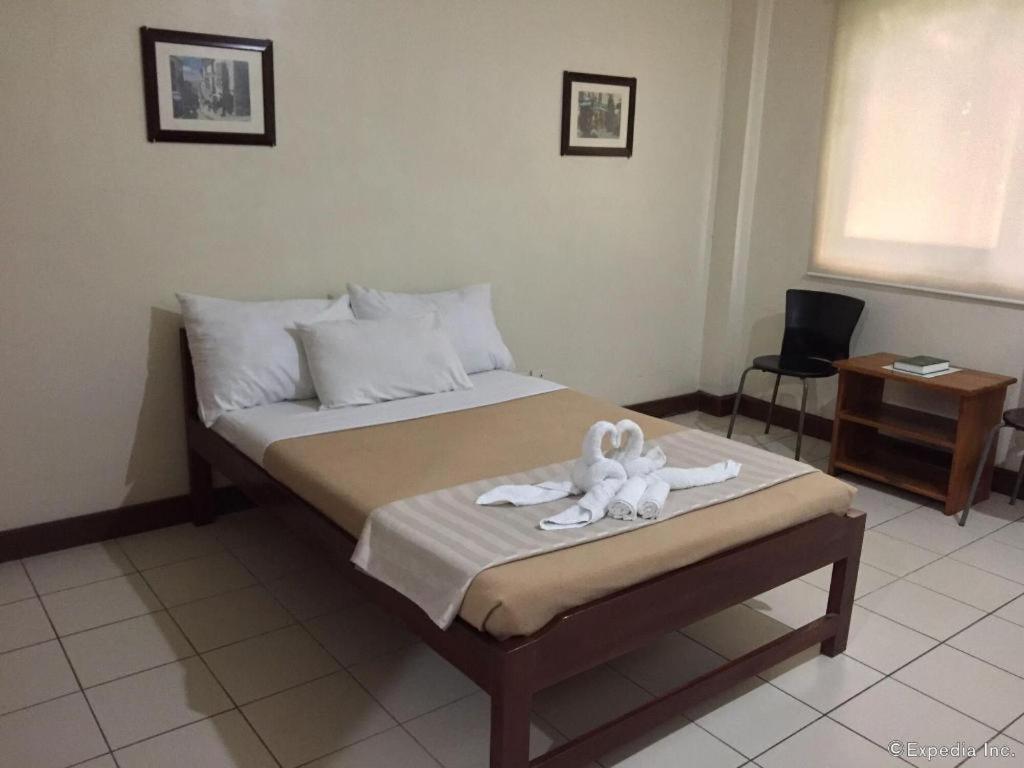 El Haciendero Private Hotel Илоило Экстерьер фото