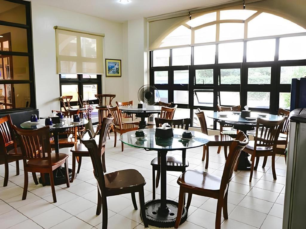 El Haciendero Private Hotel Илоило Экстерьер фото