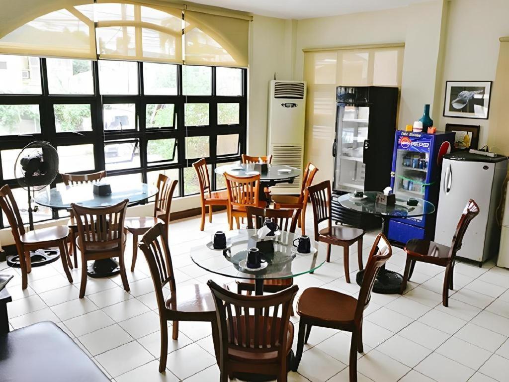 El Haciendero Private Hotel Илоило Экстерьер фото