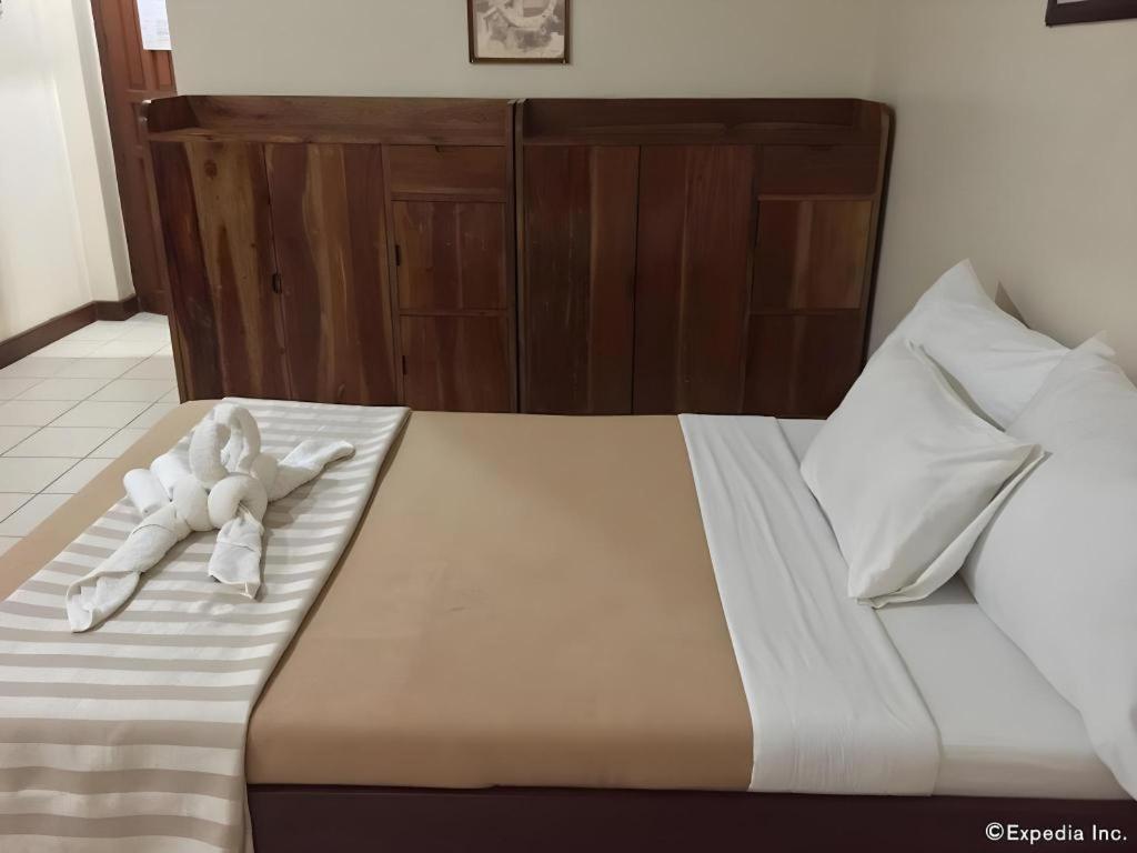 El Haciendero Private Hotel Илоило Экстерьер фото