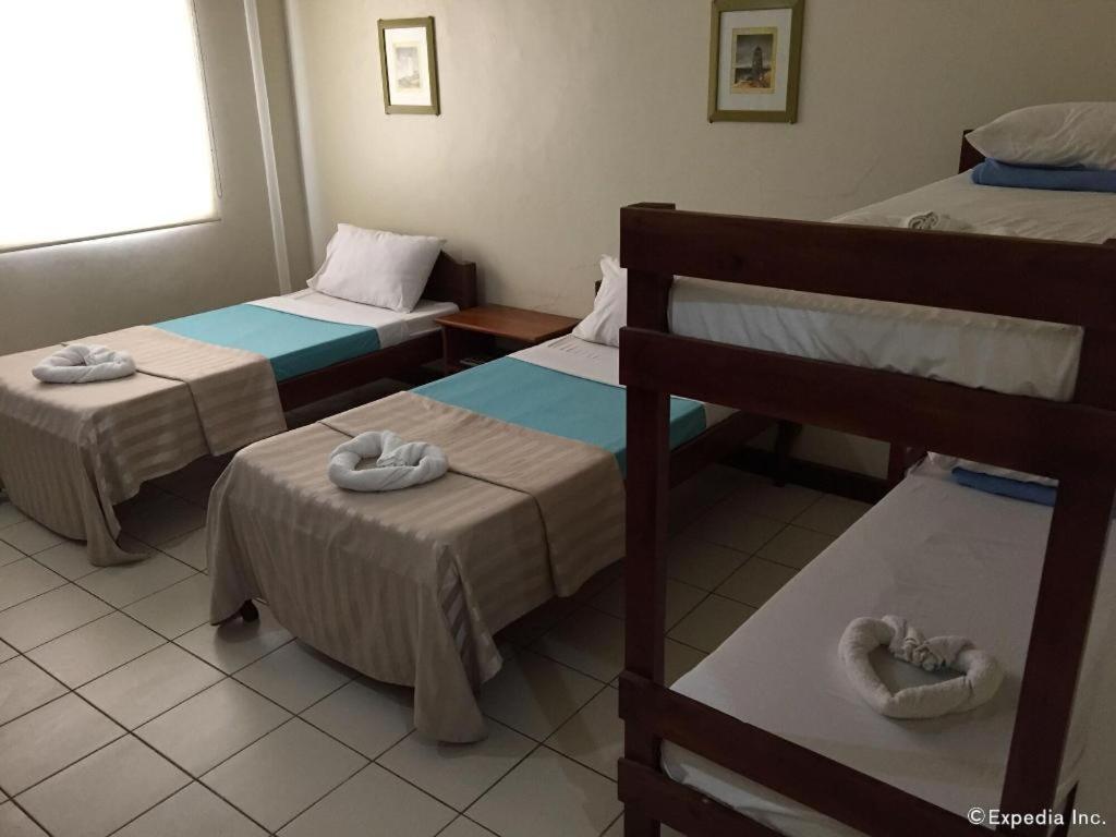 El Haciendero Private Hotel Илоило Экстерьер фото