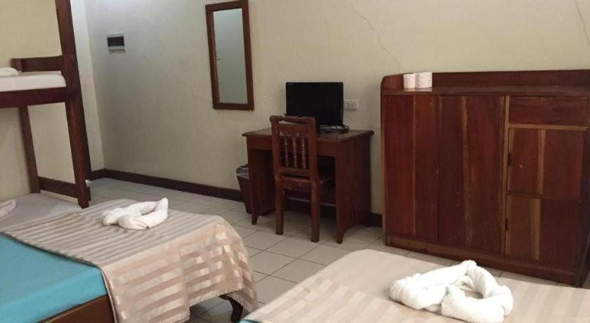 El Haciendero Private Hotel Илоило Экстерьер фото
