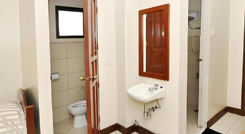 El Haciendero Private Hotel Илоило Экстерьер фото