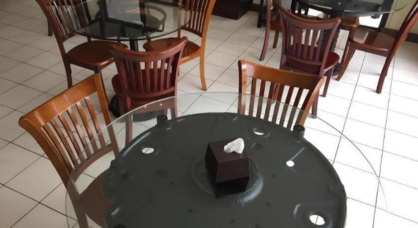El Haciendero Private Hotel Илоило Экстерьер фото