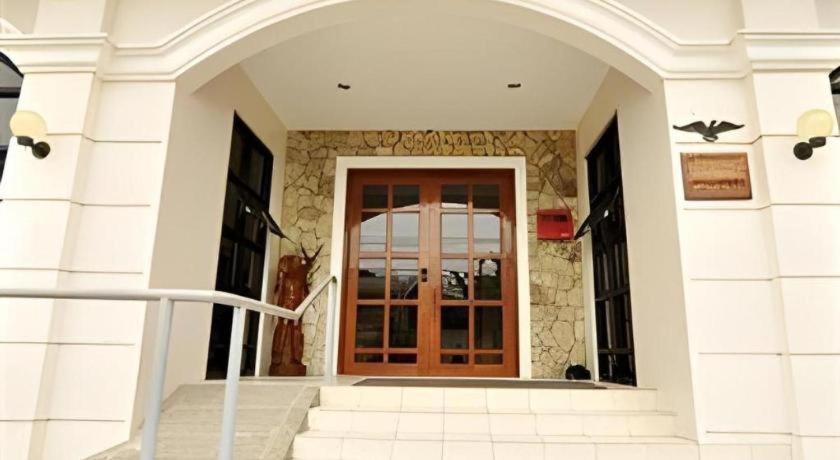 El Haciendero Private Hotel Илоило Экстерьер фото